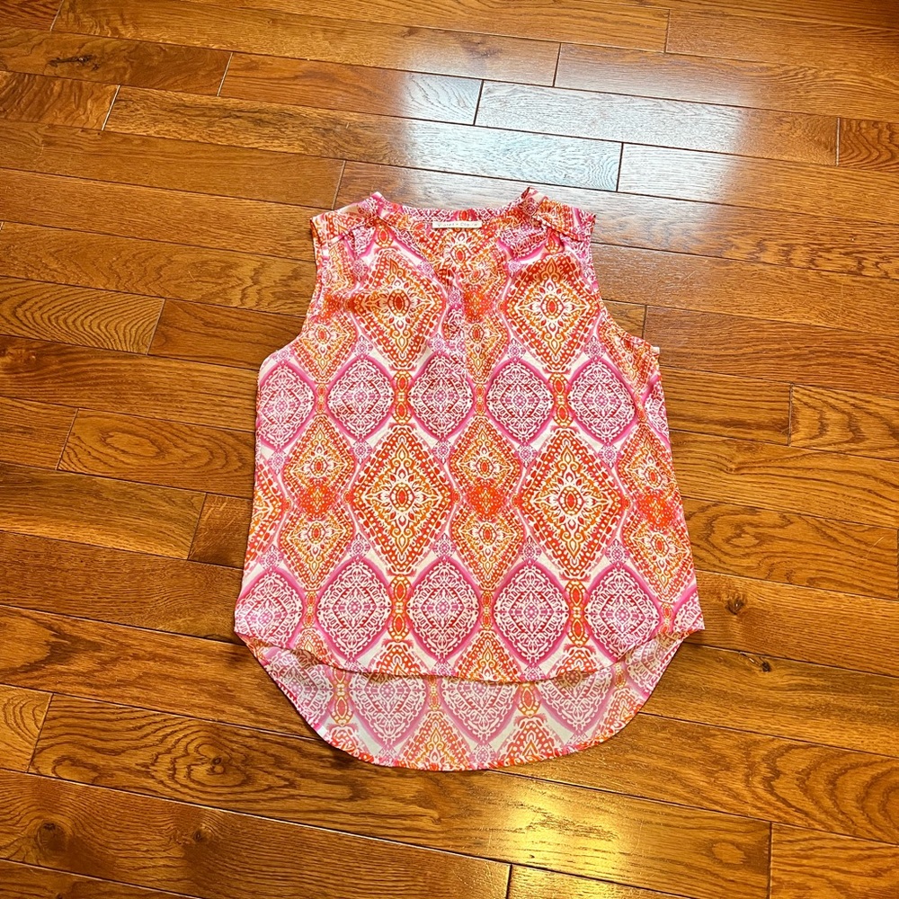 Violet and Claire patterned sleeveless blouse size Medium.